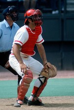 Johnny Bench Cincinnati Reds in action at an Major League Base- 1973 Old Photo 1