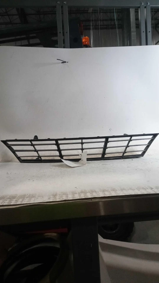 2016 BMW 550i GT Grille OEM Black Used 51118050020 4DR HTBK 117K Miles - Изображение 2 из 3