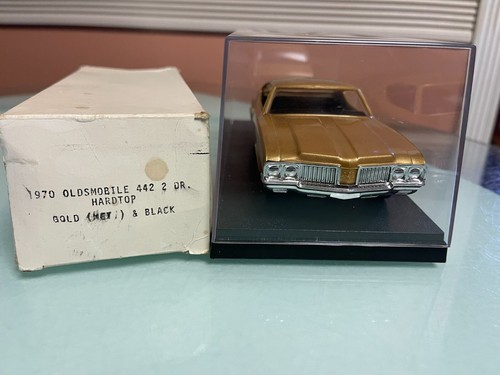 WALKING ON-BROADWAY! (RARE) AMT PROMO '70 GLD OLD 442 W/BOX & BONUS DISPLAY CASE - Picture 20 of 23
