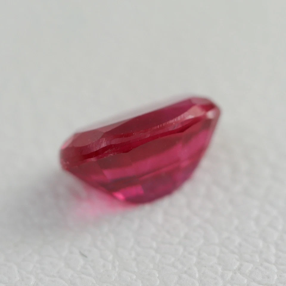 0.58-0.7ct 1pc Pigeon Blood Red Ruby (Hydrothermal) Oval 6x4 Lab Grown  - Image 2 of 3