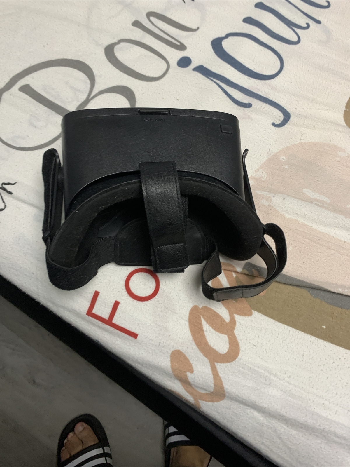 DESTEK V5 VR Headset with Wireless Bluetooth Controller for Smartphones-image