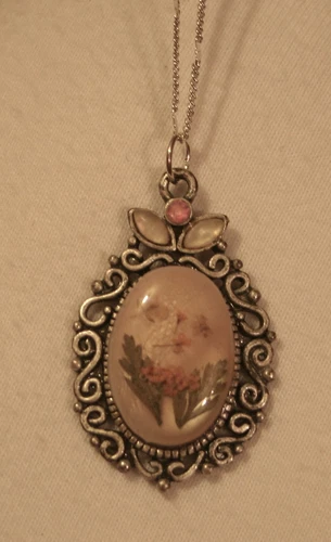 Lovely Swirled Rimmed Pink Rhinestone Natural Flowers Ferns Pendant Necklace +++