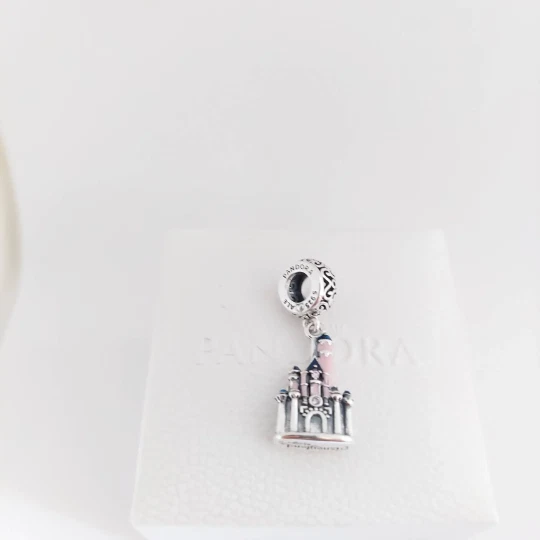 Autêntico Berloque Esmaltado Rosa Disneyland Resort por Pandora + Caixa #43 - Imagem 3 de 4