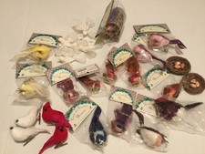 LOT OF 24 NEW ARTIFICIAL BIRDS / BIRDS NESTS / HANGING BIRDS 