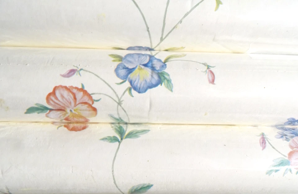 6 Rolls Pansies Lilacs Purple Red Orange Green Leaves Wallpaper 336 Sq Ft - Image 2 of 4