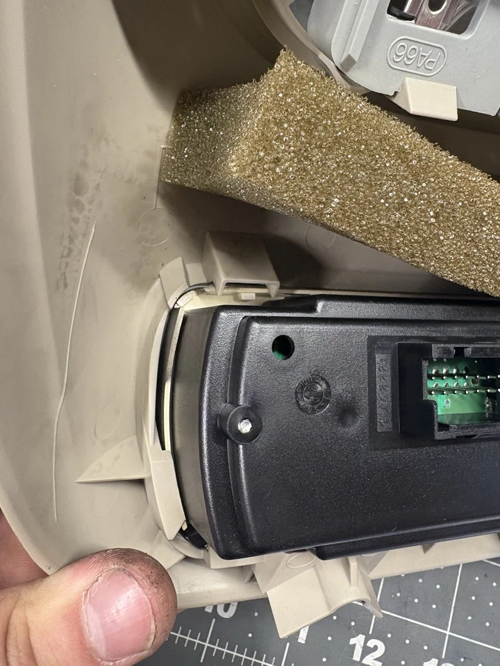 Consola trasera Chevy/GMC 2003-2006 con controles de climatización (Tahoe Suburban Yukon) Foto 4 de 4