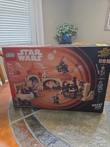 LEGO Star Wars: Mos Eisley Cantina (#75425) 666 Piece Set NEW Sealed