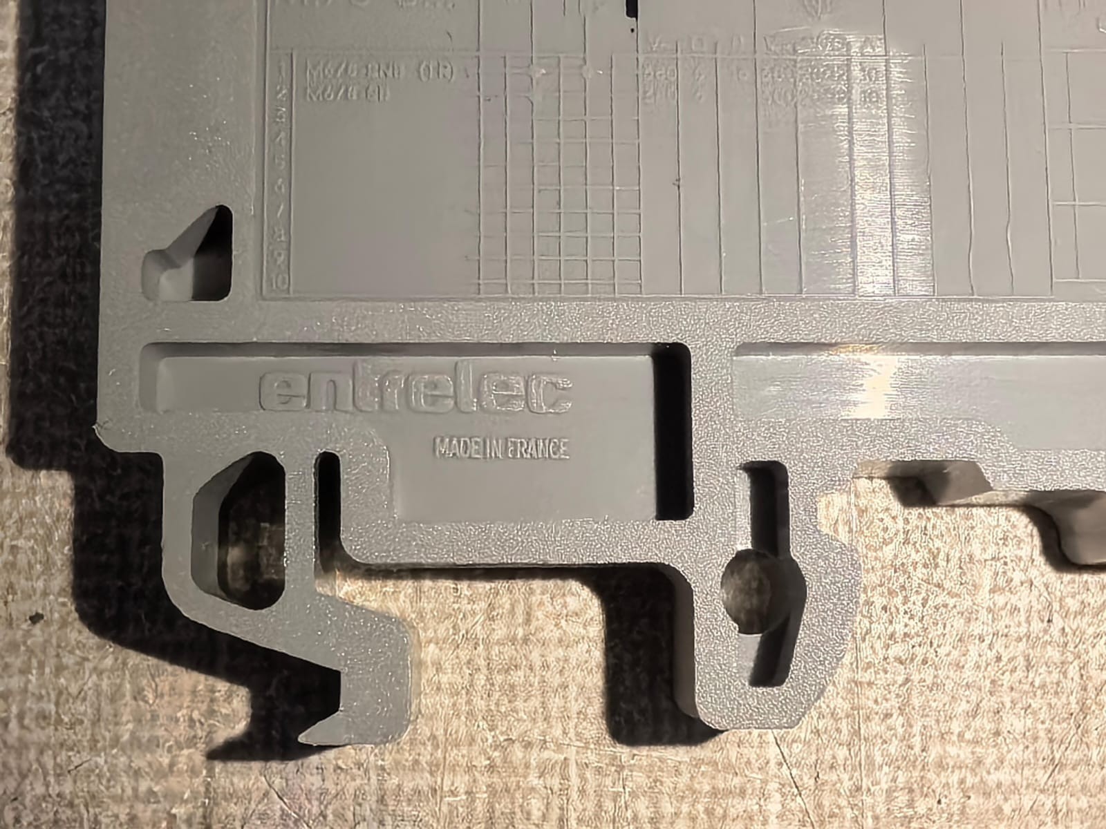 Entrelec M/8-S ENTRELEC M/8-S DIN-RAIL DISCONNECTION TERMINAL BLOCK W/ RESISTOR 9