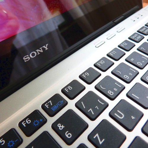 Sony Vaio SVT 13 pulgadas TOUCH METAL ULTRABOOK l Windows 10 SSD l TURBO i5 1628 GB - Imagen 5 de 19