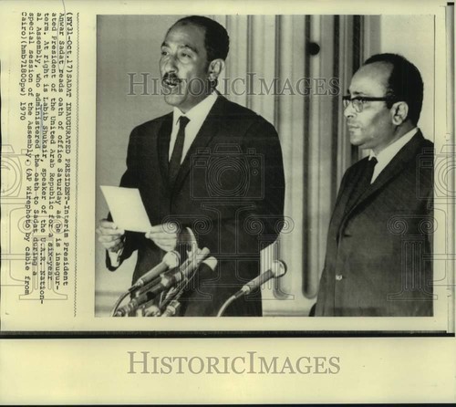 1970 Press Photo Anwar Sadat Sworn in as President of Egypt by Labib Shukair - Picture 1 of 2