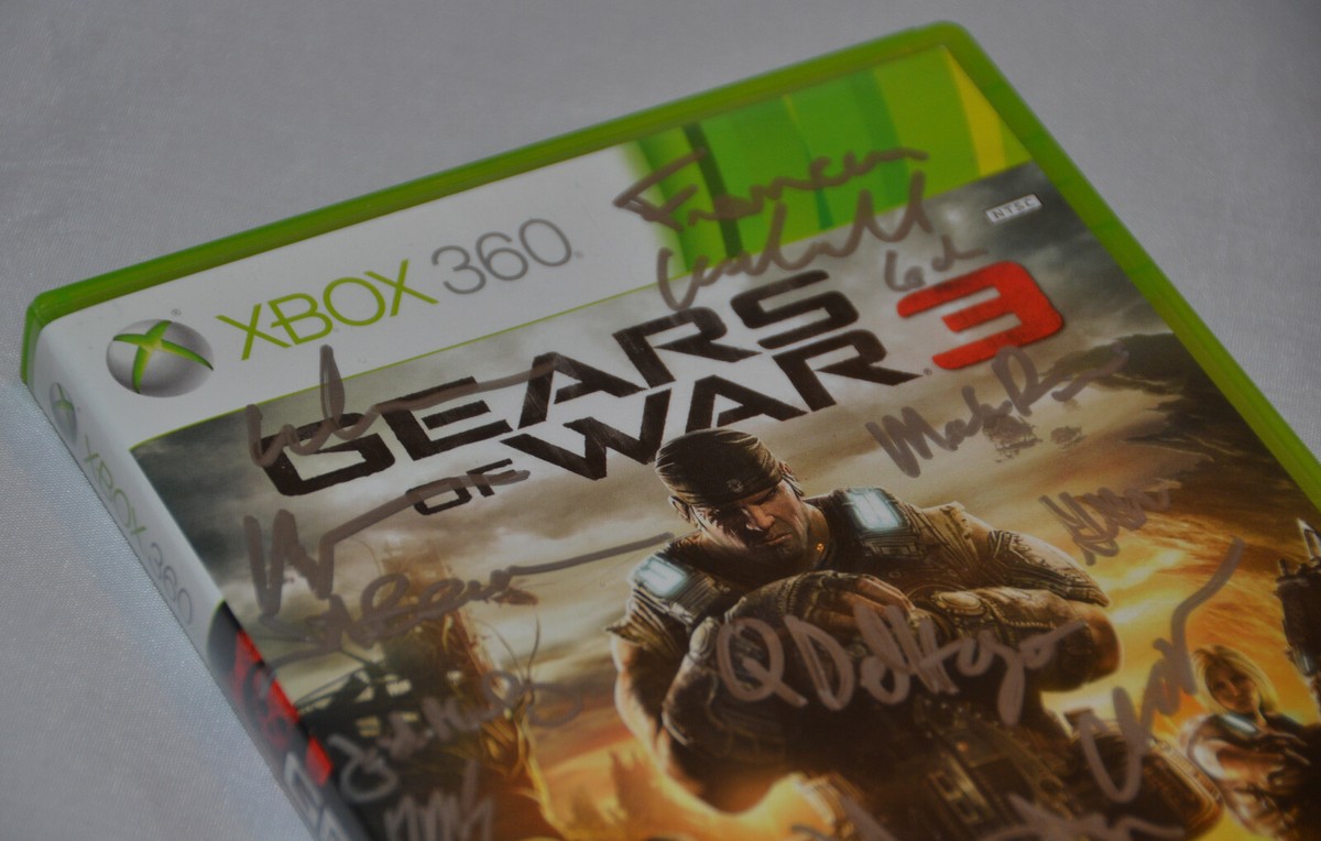 Autographed GEARS OF WAR 3 XBOX 360 SIGNED by Lead Development