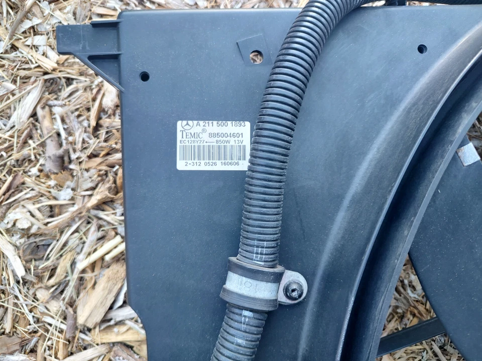 Ventilador de refrigeración del radiador del motor Mercedes W211 E63 AMG 2007-2009 A2205000293 Foto 4 de 4