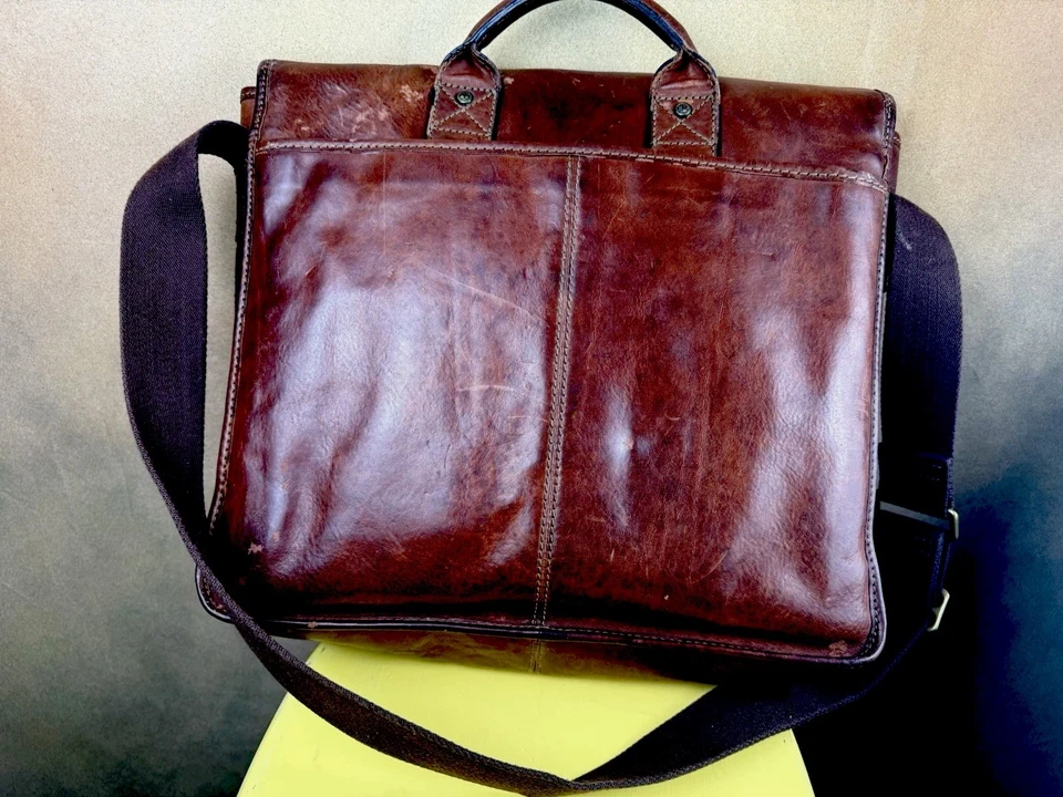 Vintage Timberland Messenger Bag Shoulder Bag Dark Brown Unisex  100% Leather  - Image 3 of 4