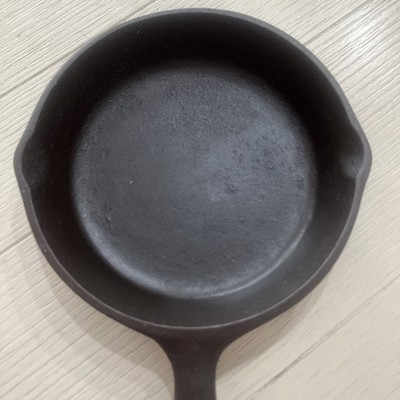 Vintage Lodge #3  4D Cast Iron Skillet 6  Double Pour Spouts 3 Knotched