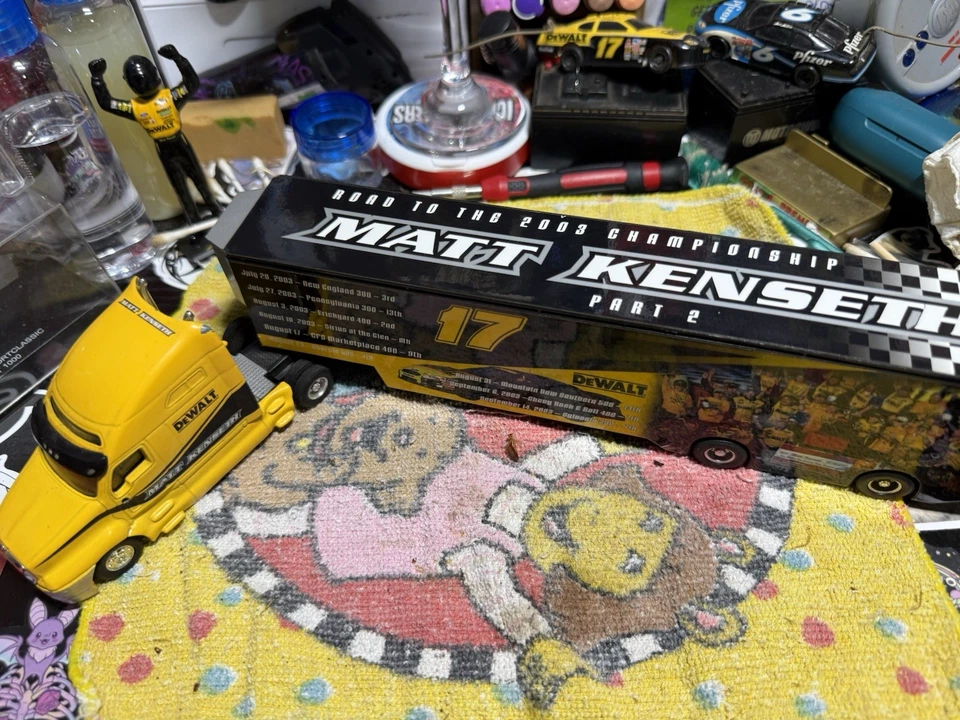 风火轮 2003 Matt Kenseth #17 DeWalt 冠军运输车第 2 部分 — 第 2/4 张图片