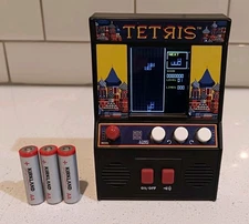 Tetris Hand Held Mini Arcade Game #09594 w/ New Batteries CLEAN & TESTED