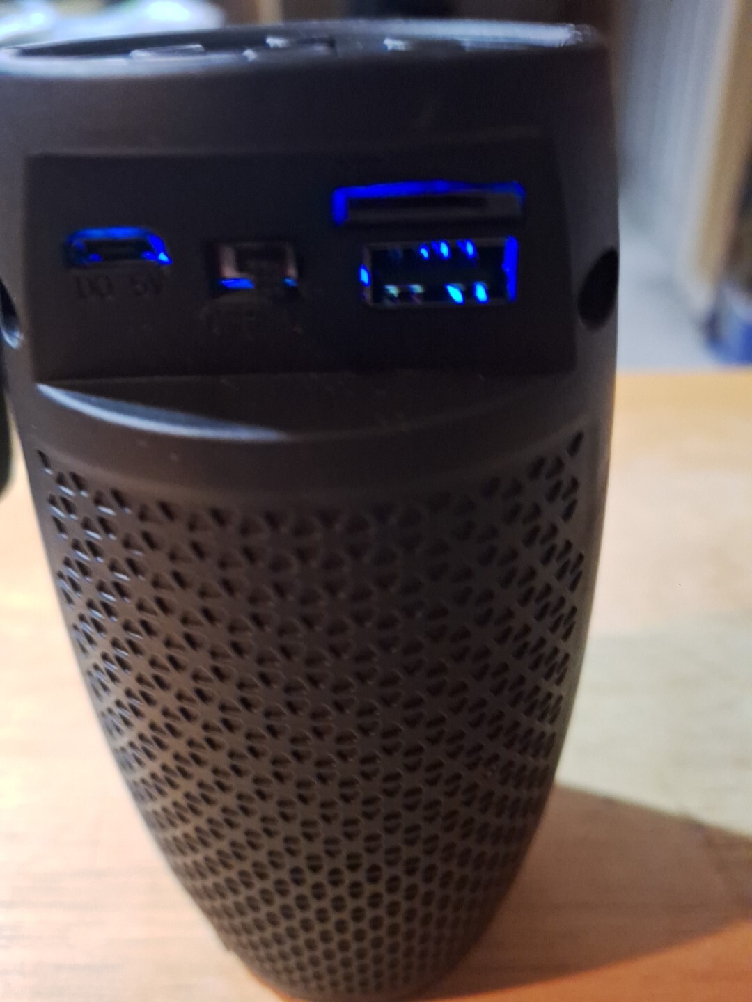 1 NEW Link bits Bluetooth Speaker with Radio. SD Card Slot/USB Port