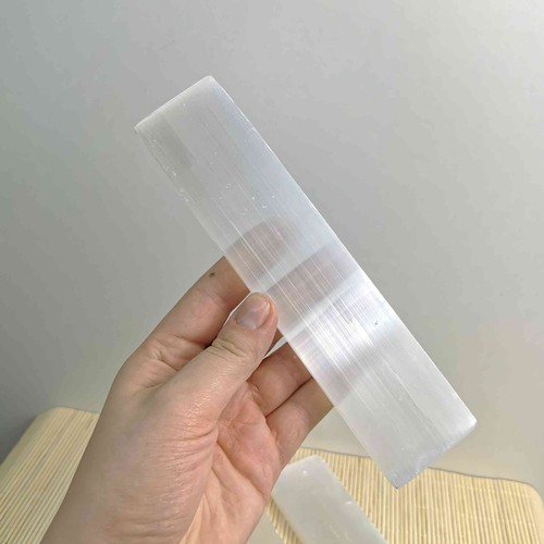 Selenit Stab 19,5 cm – Ladeplatte für Edelsteine, Reiki & Energiearbeit - Bild 3 von 3