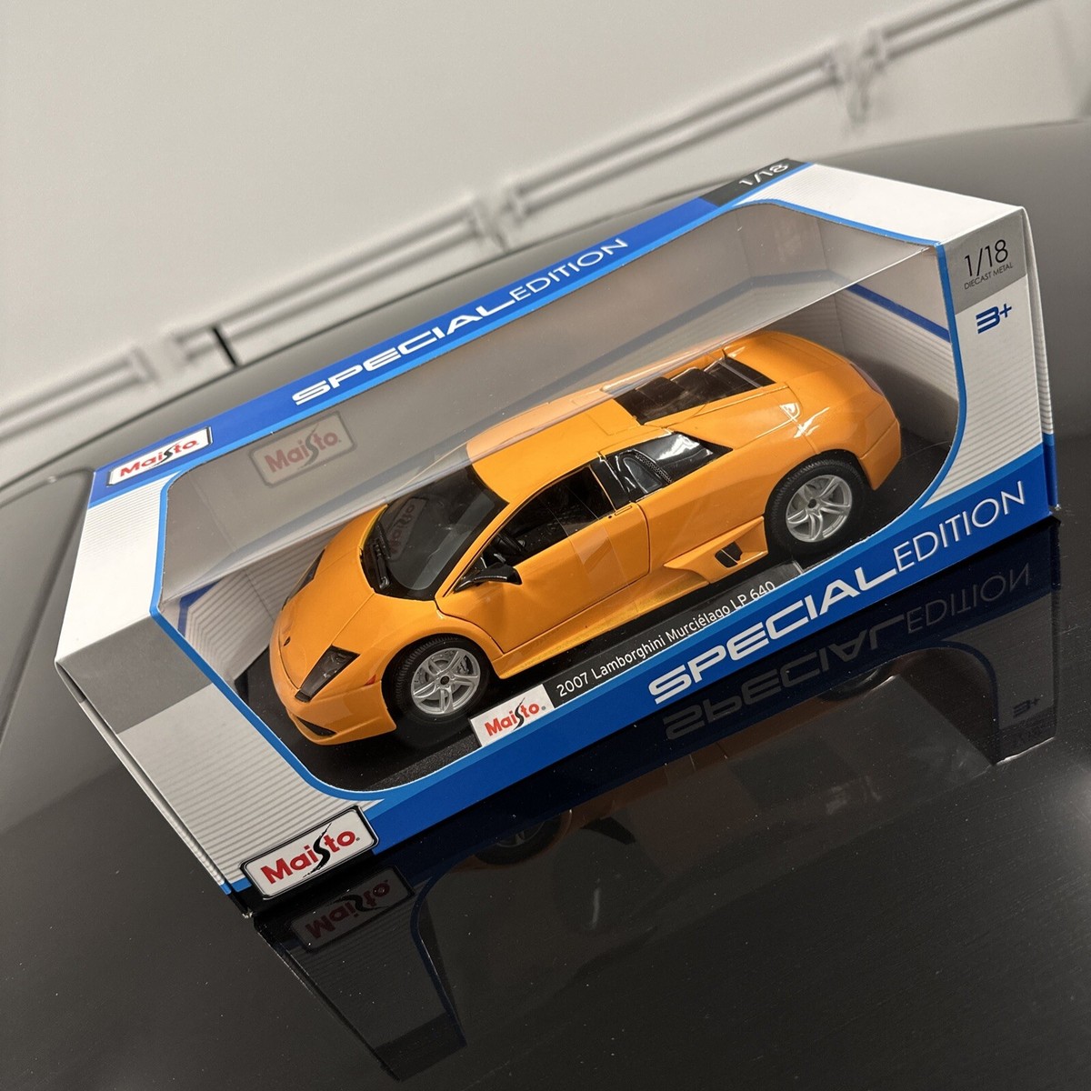 MR collection LAMBO ミニカー　1/18 箱無し MR collection LAMBO ミニカー 1/18 箱無し（国内初の直営店
