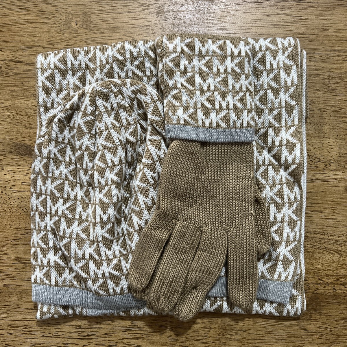 MICHAEL KORS Set Knit Scarf Beanie Hat & Gloves 3 Pcs. Cream  display picture 3
