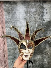Maschera Giullare Veneziano Dipinta A Mano Venezia Italia Carnevale Arlecchino Campane Parete