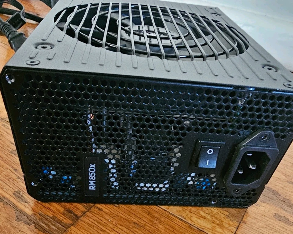 Corsair RM850x Gold Certified Modular PSU USED with Power Cord and Some Cables - Image 4 of 4