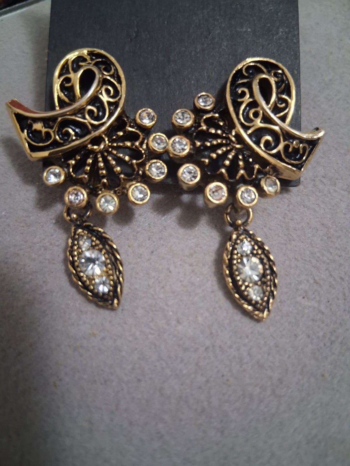 Ornate scrollwork & rhinestone embellished neckla… - image 18