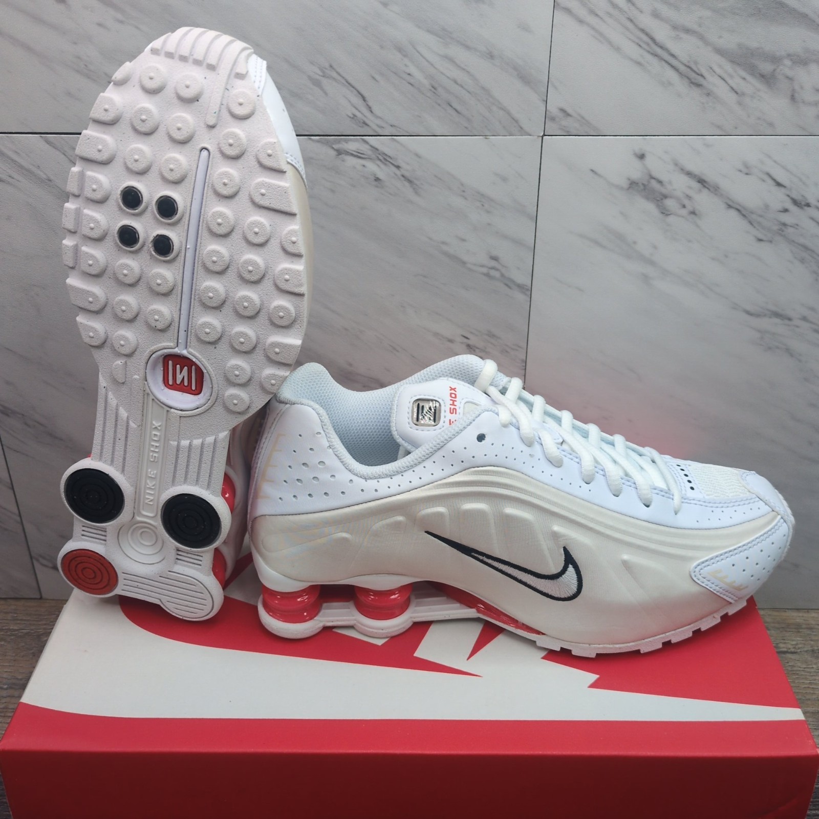 Nike Shox R4 GS Size 7Y Women's 8.5 White Phantom Picante Red Shoes CW2626-102