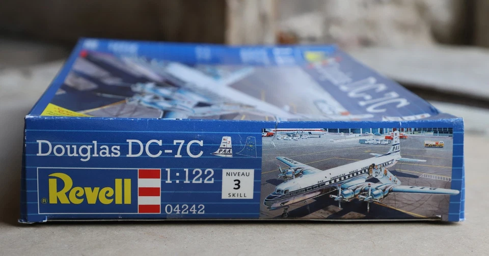 Revell Douglas DC-7 C PanAm / Lufthansa, scala 1:122, kit 04242 anno 2005 - Immagine 2 di 3