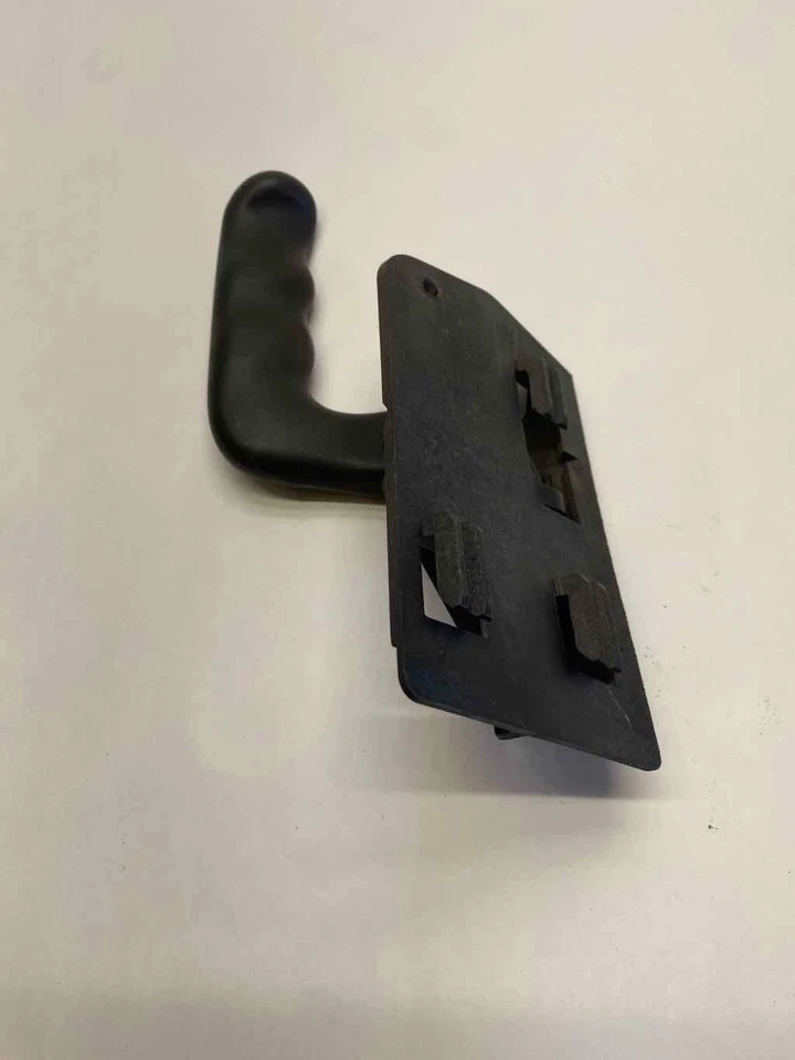 2000 - 2006 CHEVROLET TAHOE Front Inside Door Handle Right Passenger Side RH G - Image 3 of 4