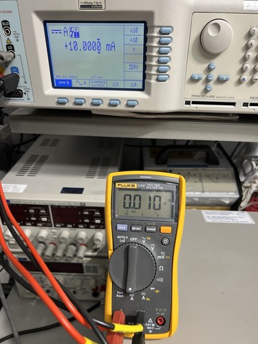Multimetro digitale Fluke 117C True RMS con avviso Volt viene fornito con calibrazione UK - Foto 4 di 11