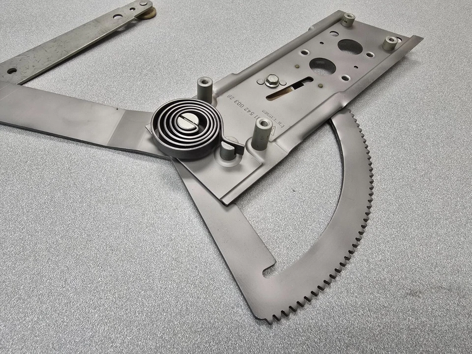 NICE USED ORIGINAL PORSCHE 911 930 COUPE DRIVERS DOOR POWER WINDOW REGULATOR - Изображение 3 из 4