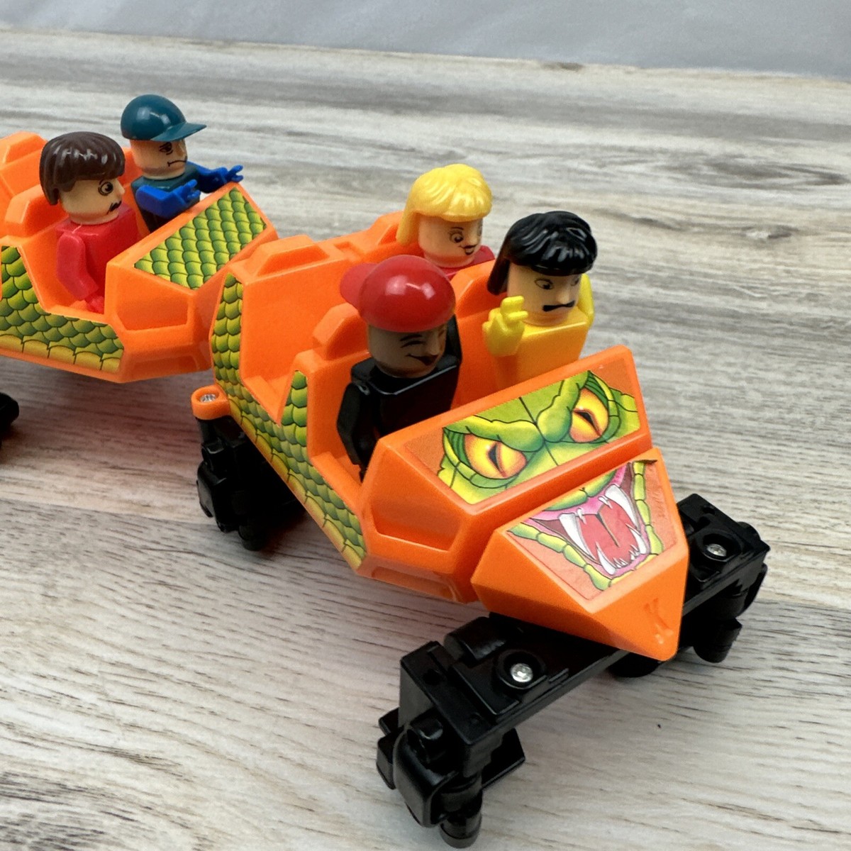 Knex Screamin Serpent Roller Coaster Car w/People - K'nex