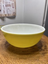 Vintage Pyrex Large Yellow Mixing Bowl #404