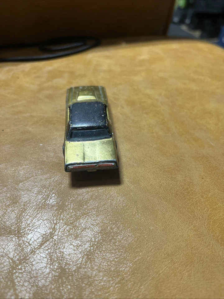 VINTAGE 1968 REDLINES HOT WHEELS GOLD CUSTOM T-BIRD, BROWN INTERIOR, BLACK ROOF - Image 4 of 4