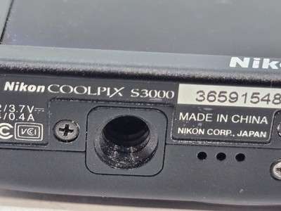 Nikon COOLPIX S3000 Silver Digital Camera - 12.0MP, 4x Zoom - For Parts Only - AS IS