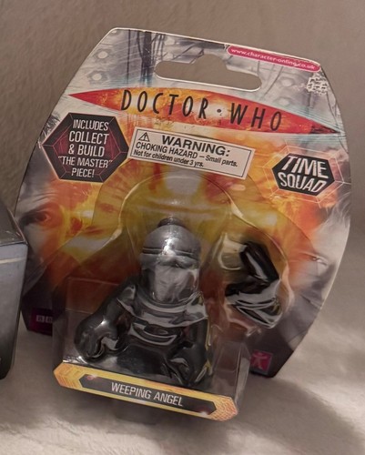 Doctor Who Weeping Angel Action Figure Set - Picture 6 of 8