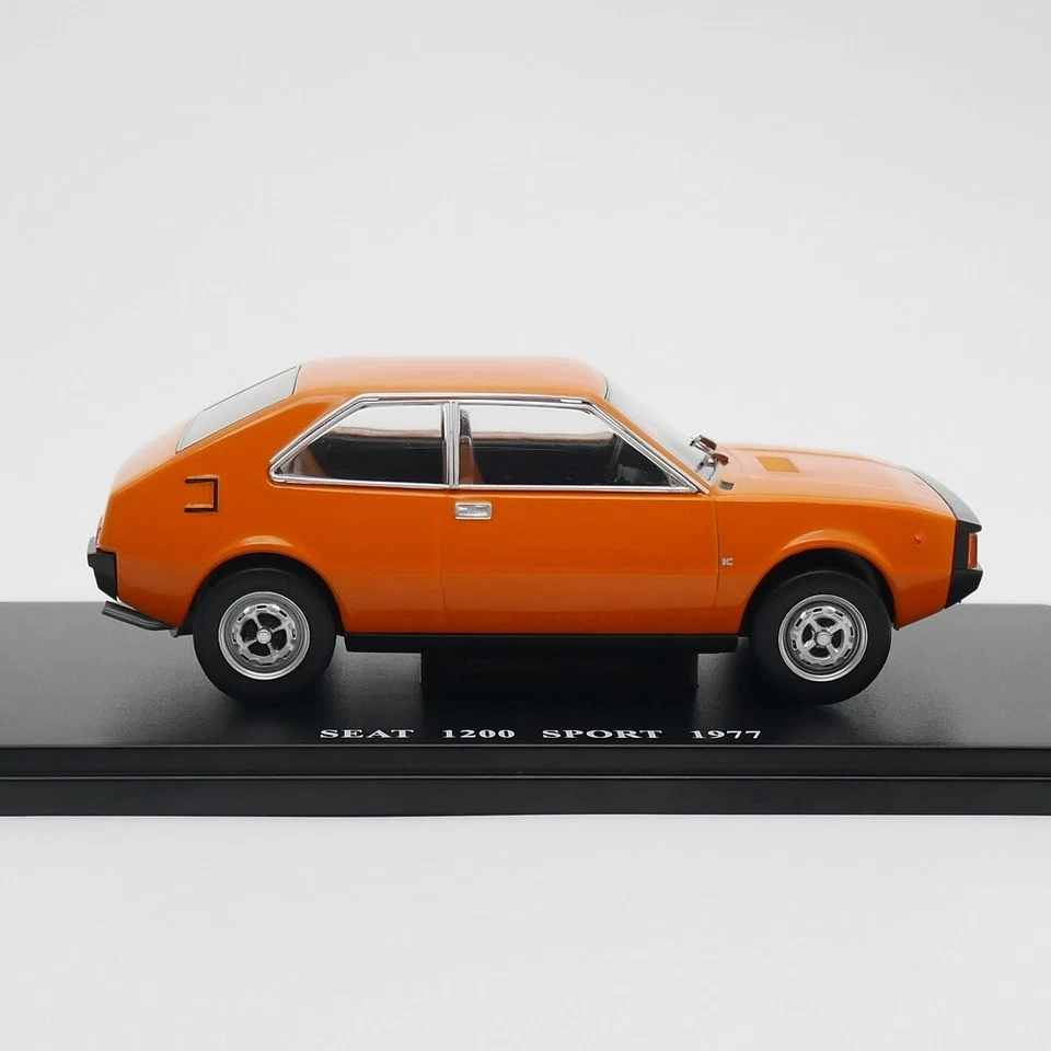 Ixo 1:24 Seat 1200 Sport 1977 Diecast Car Model Metal Toy Vehicle - Image 3 of 4
