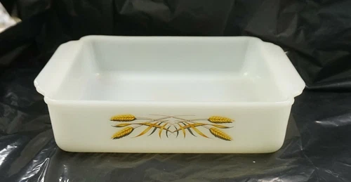 Vintage Anchor Hocking Glass Fire King Wheat 452 8" Square Baking Dish Excellent