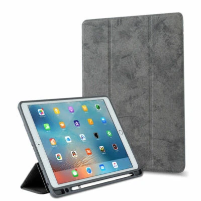 Hülle für Apple ipad Pro 11 (2018) - Tasche mit eingebauten Stiftfach in Grau - Bild 1 von 3