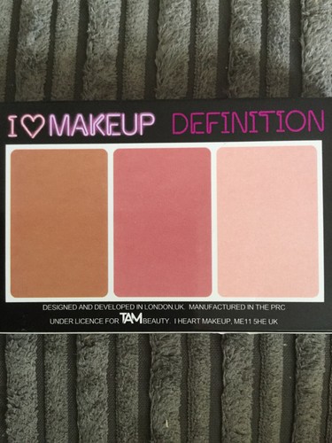 Revolution Triple Baked Highlighter In Medium - Picture 3 of 3