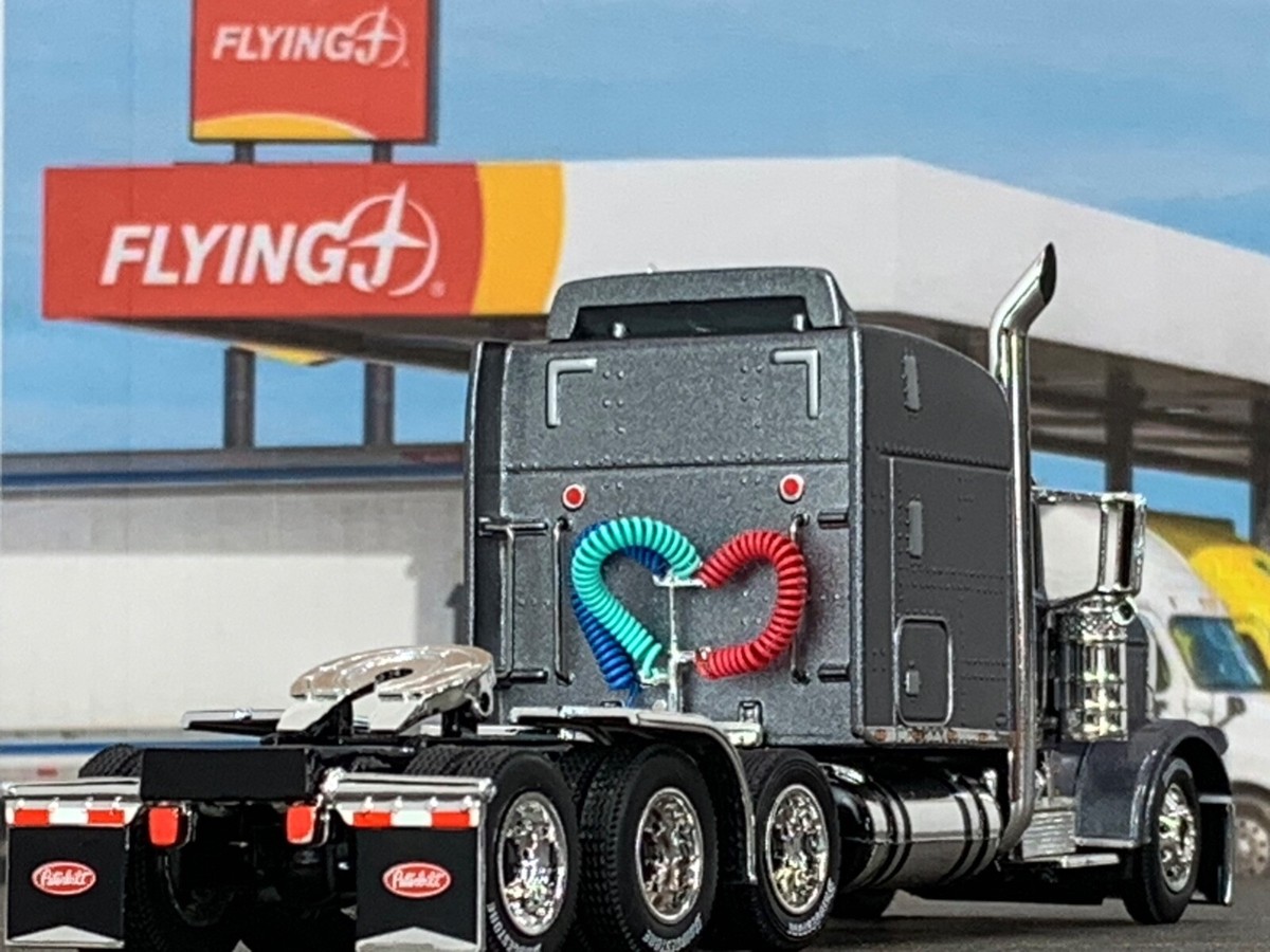 1/64 DCP GUN METAL PETERBILT 389 TRI AXLE W/ 63