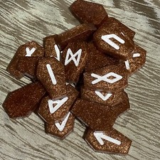 Pierres runiques en résine cuivrée scintillante en forme de cercueil, Elder Futhark