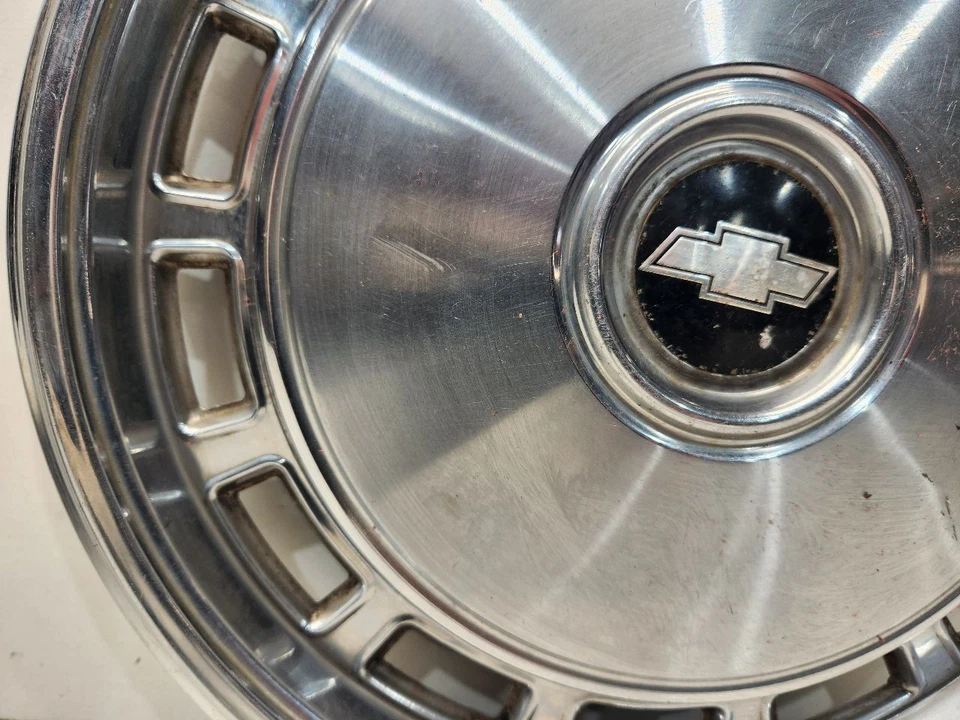 Cubierta de rueda Chevrolet Vega 1976-77 - 13"/aluminio/14 ranuras *rasguños* Foto 2 de 4