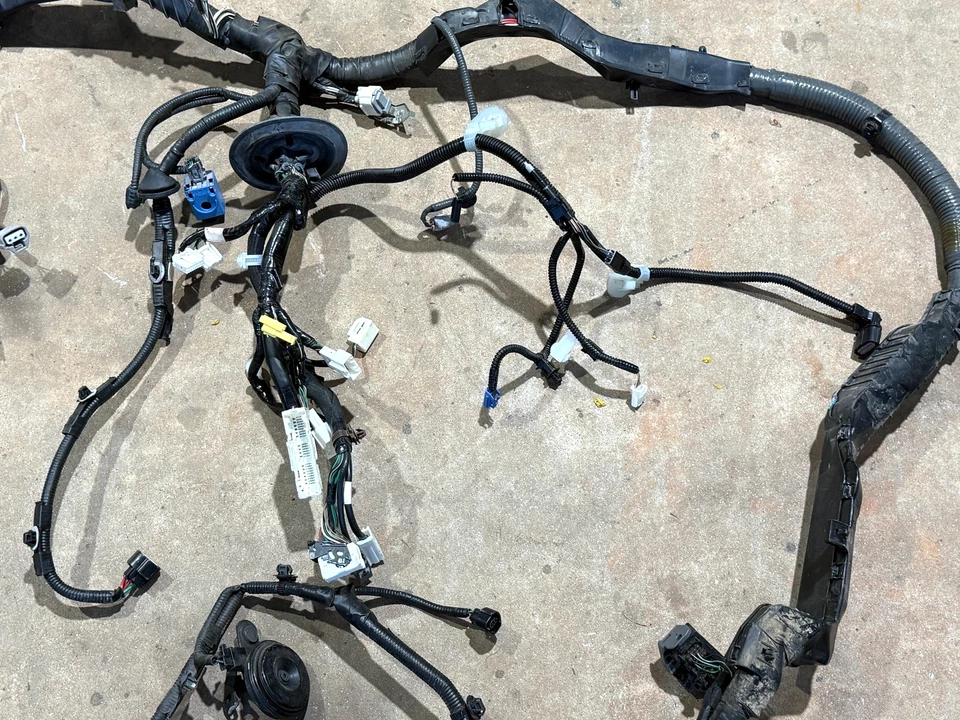 2014 2015 Lexus IS250 Engine Bay Wire Wiring Harness W/Fuse Box 2.5L PO37 OEM - Image 3 of 4