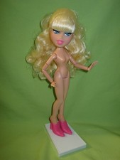 MGA Bratz X Sanrio Hello Kitty CLOE Blonde Ponytail NUDE DOLL Pink Shoes Stand