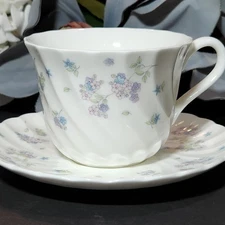 Wedgwood APRIL FLOWERS 7 oz Flat Cup and Saucer Set Bone China England