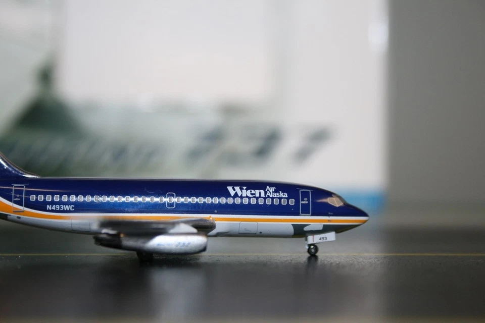 Aeroclassics 1:400 Wien Air Alaska Boeing 737-200 N493WC Die-Cast Model Plane - Image 2 of 4