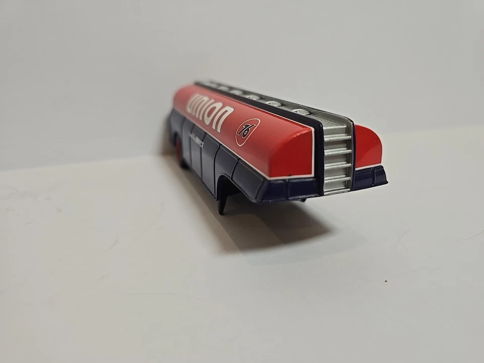 Corgi 53203 1:50 Mack Union 76 B Series Semi-Skirted Tanker Trailer Only - Image 3 of 4