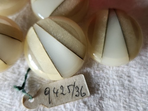 Lot 5 superbes boutons vintage à pied gris creme nacré pied 2,3 cm ref 7036 - Picture 3 of 5